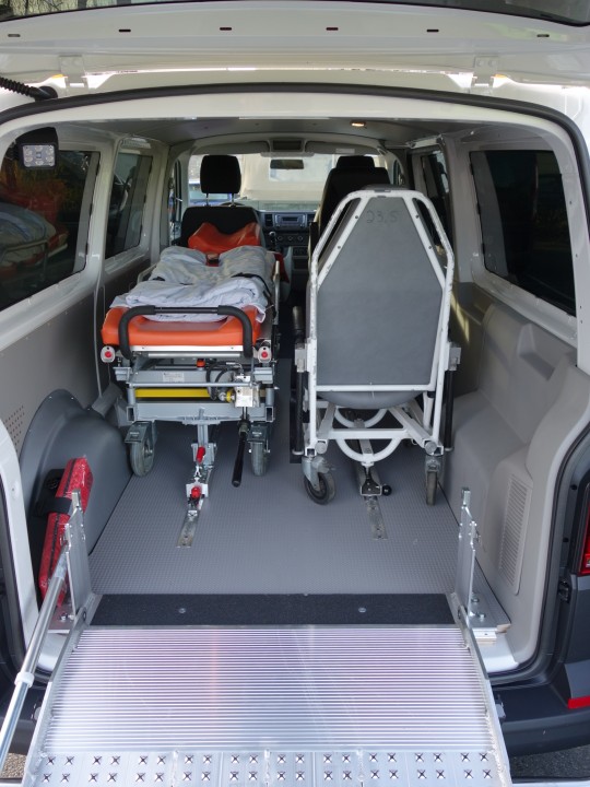 TraBo Strong Plus mit Airlineschienen und Haltevorrichtungen